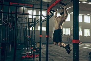 Quali attrezzature per il fitness dovrebbero essere incluse in una palestra completa?